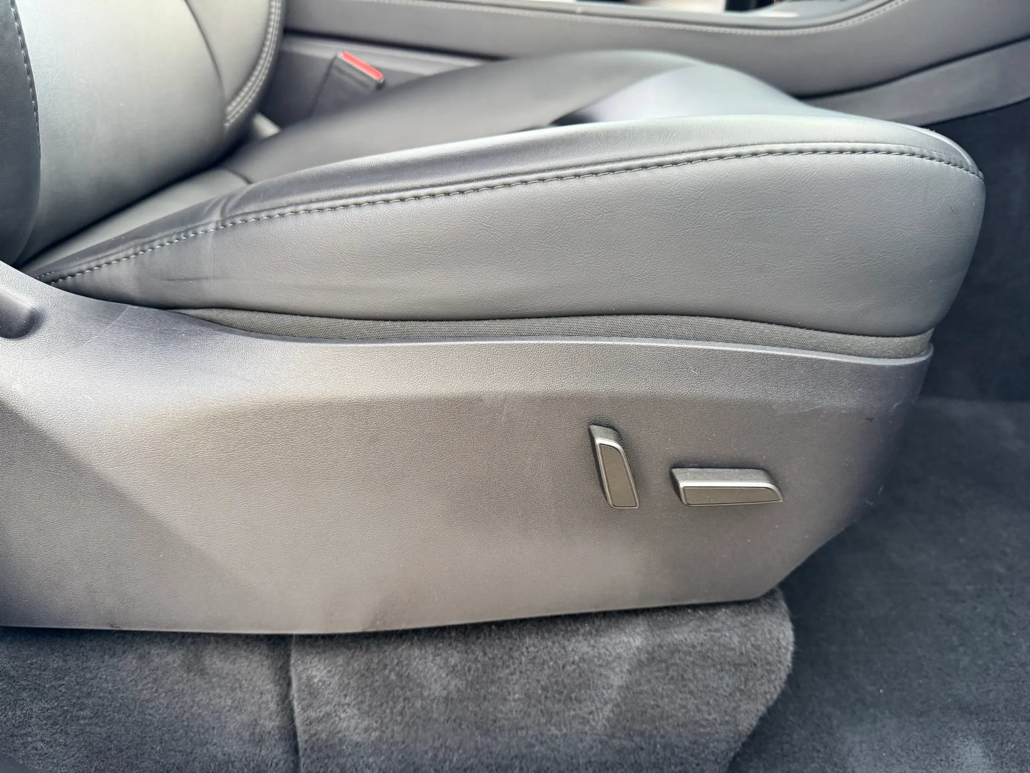 Used 2024 Tesla Model Y Long Range AWD/4WD image 14
