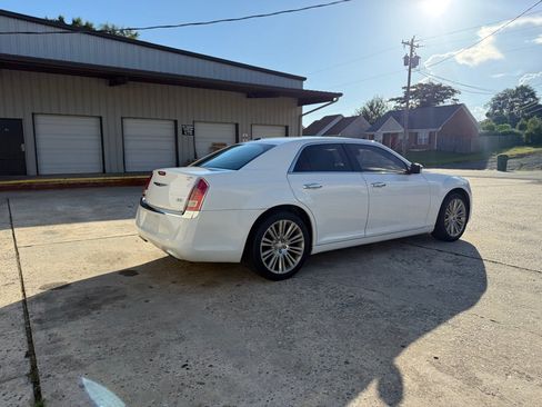 Used 2011 Chrysler 300 Limited RWD image 6