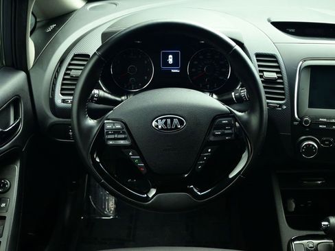 Used 2018 Kia Forte S image 3