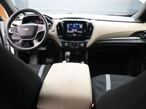 Used 2022 Chevrolet Traverse LS FWD image 12