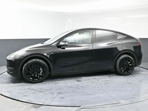 Used 2023 Tesla Model Y Long Range image 5