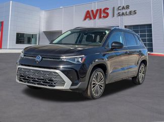 Used 2025 Volkswagen Taos SE video 1