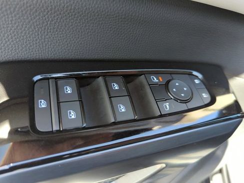 Certified 2024 Nissan Pathfinder SL FWD image 27