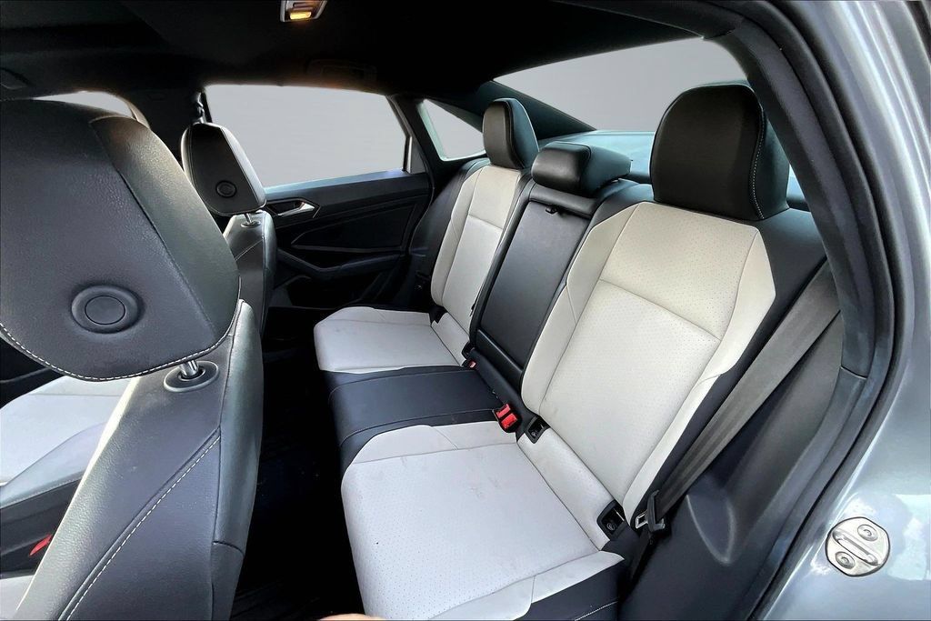 Used 2021 Volkswagen Jetta R-Line FWD image 18