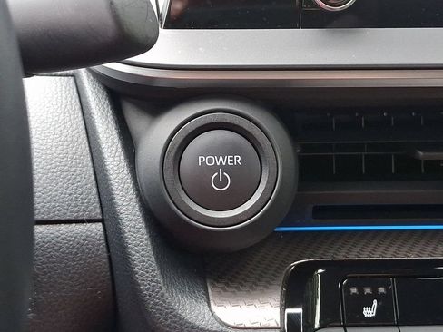 Used 2025 Toyota Prius XLE AWD/4WD image 26