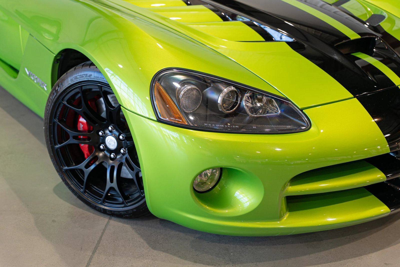 Used 2010 Dodge Viper SRT-10 RWD image 2