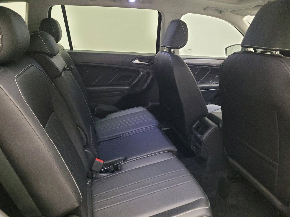 Used 2023 Volkswagen Tiguan SE w/ Panoramic Sunroof Package FWD image 19