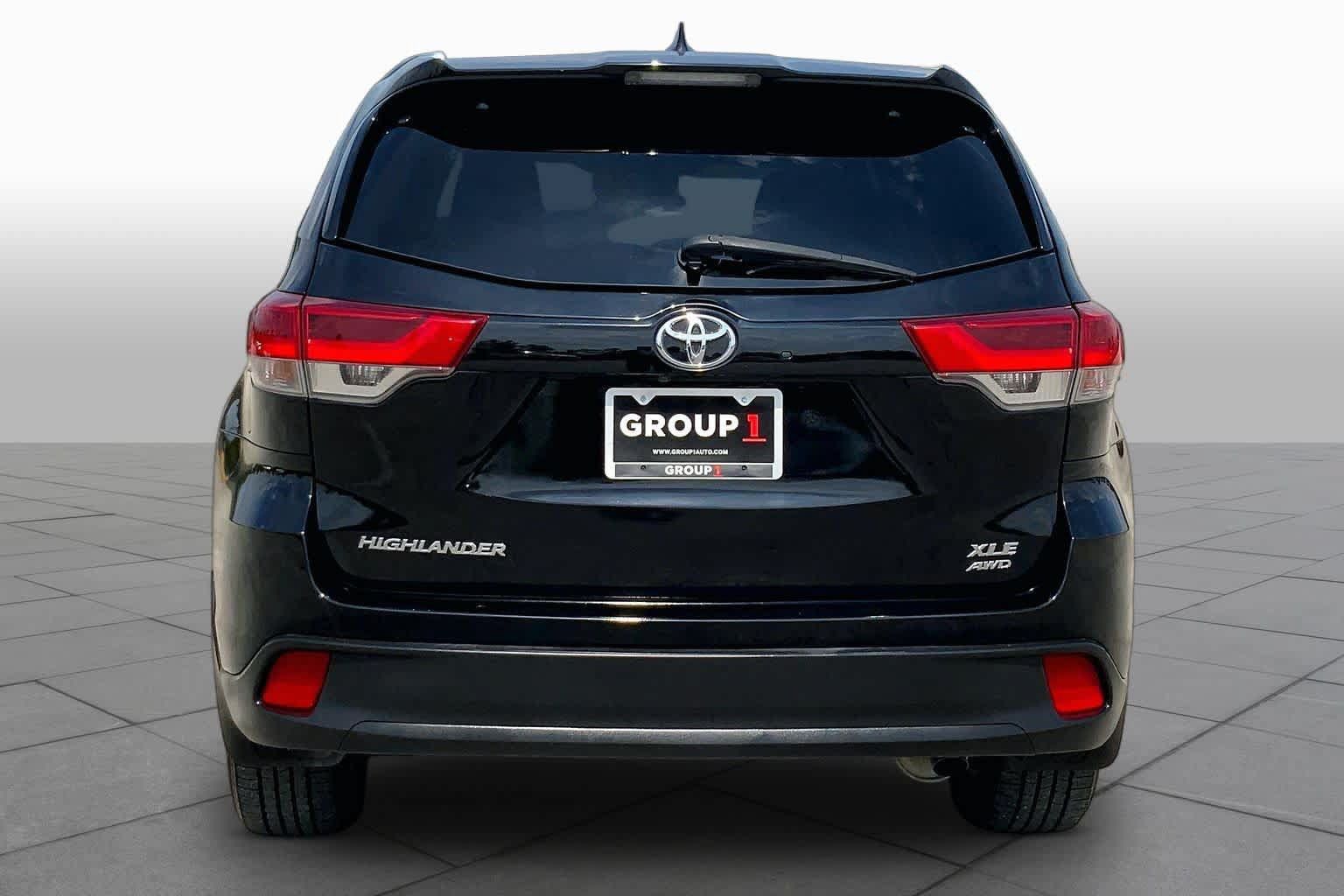 Used 2019 Toyota Highlander XLE AWD/4WD image 5