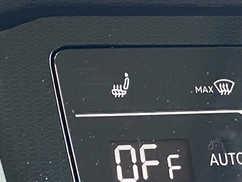 New 2026 Volkswagen Taos SE image 7