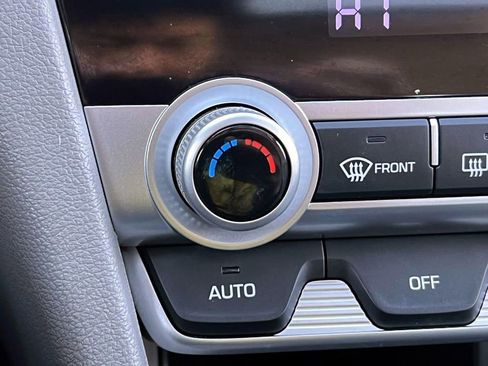 Used 2020 Hyundai Elantra Limited w/ Ultimate Package 03 image 38