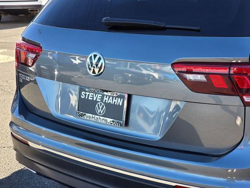 Used 2021 Volkswagen Tiguan SE FWD image 14