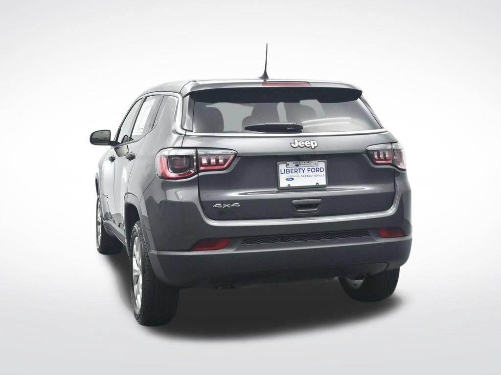 Used 2024 Jeep Compass Sport AWD/4WD image 9