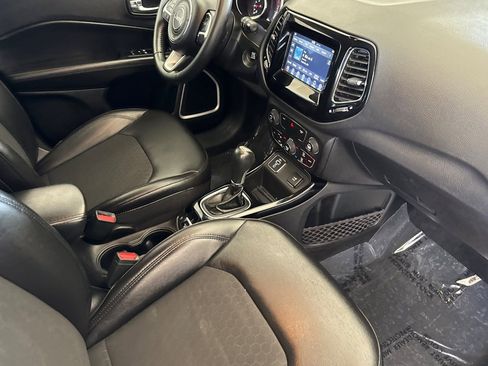 Used 2019 Jeep Compass Latitude FWD image 16