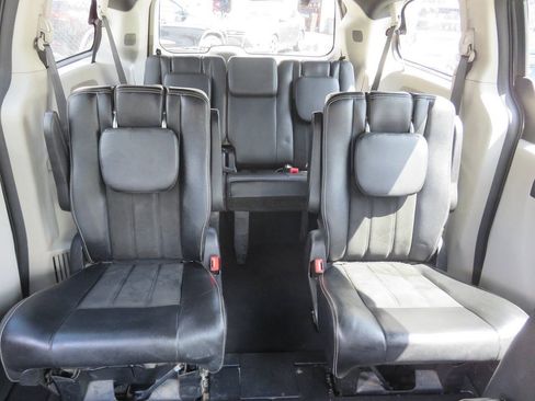 Used 2019 Dodge Grand Caravan SXT FWD image 21