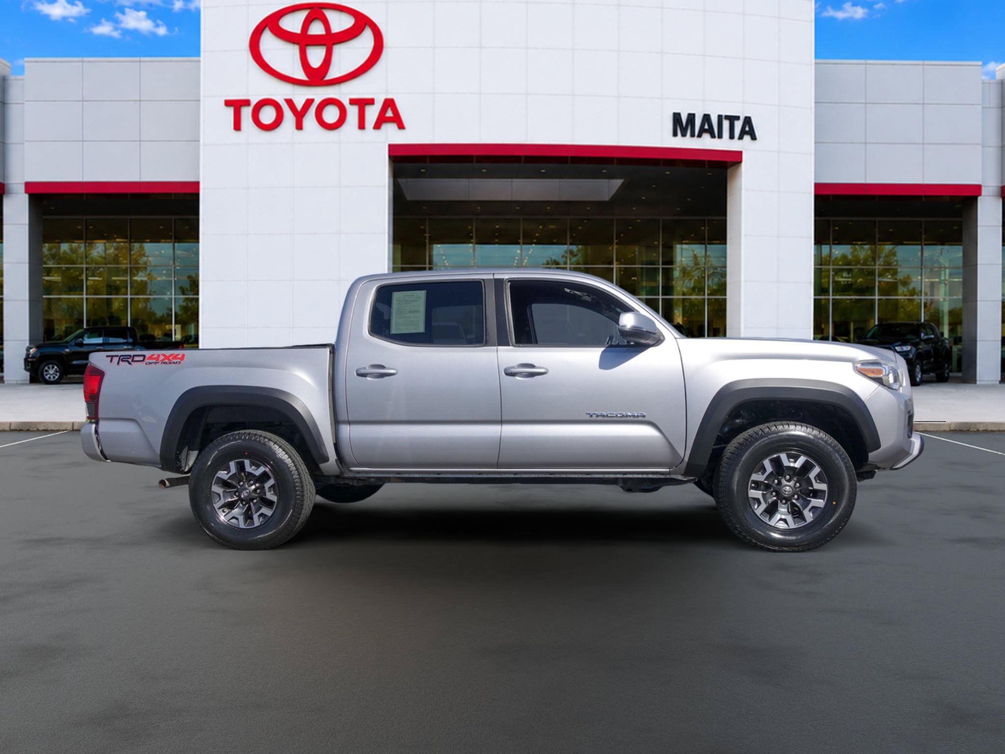 Used 2019 Toyota Tacoma TRD Off-Road w/ Technology Package AWD/4WD image 2