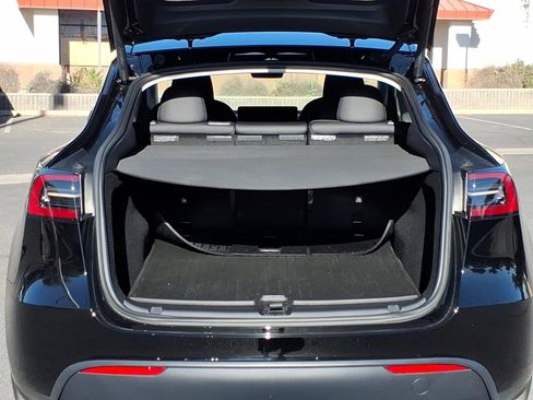 Used 2025 Tesla Model Y Performance image 10