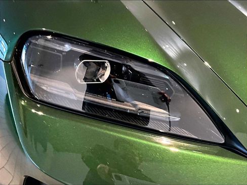 Used 2025 Porsche Taycan image 15