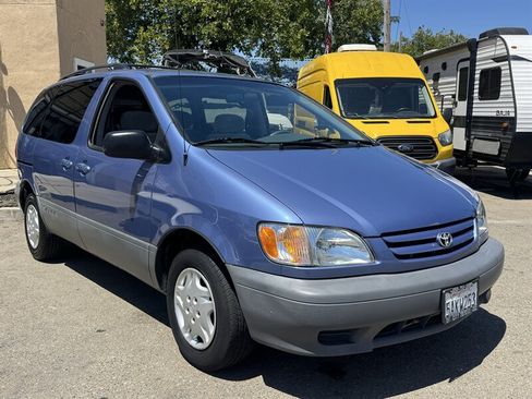 Used 2003 Toyota Sienna CE FWD image 3
