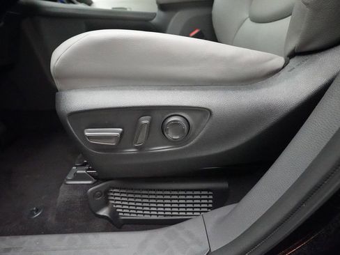 Used 2023 Toyota Sienna XLE image 30