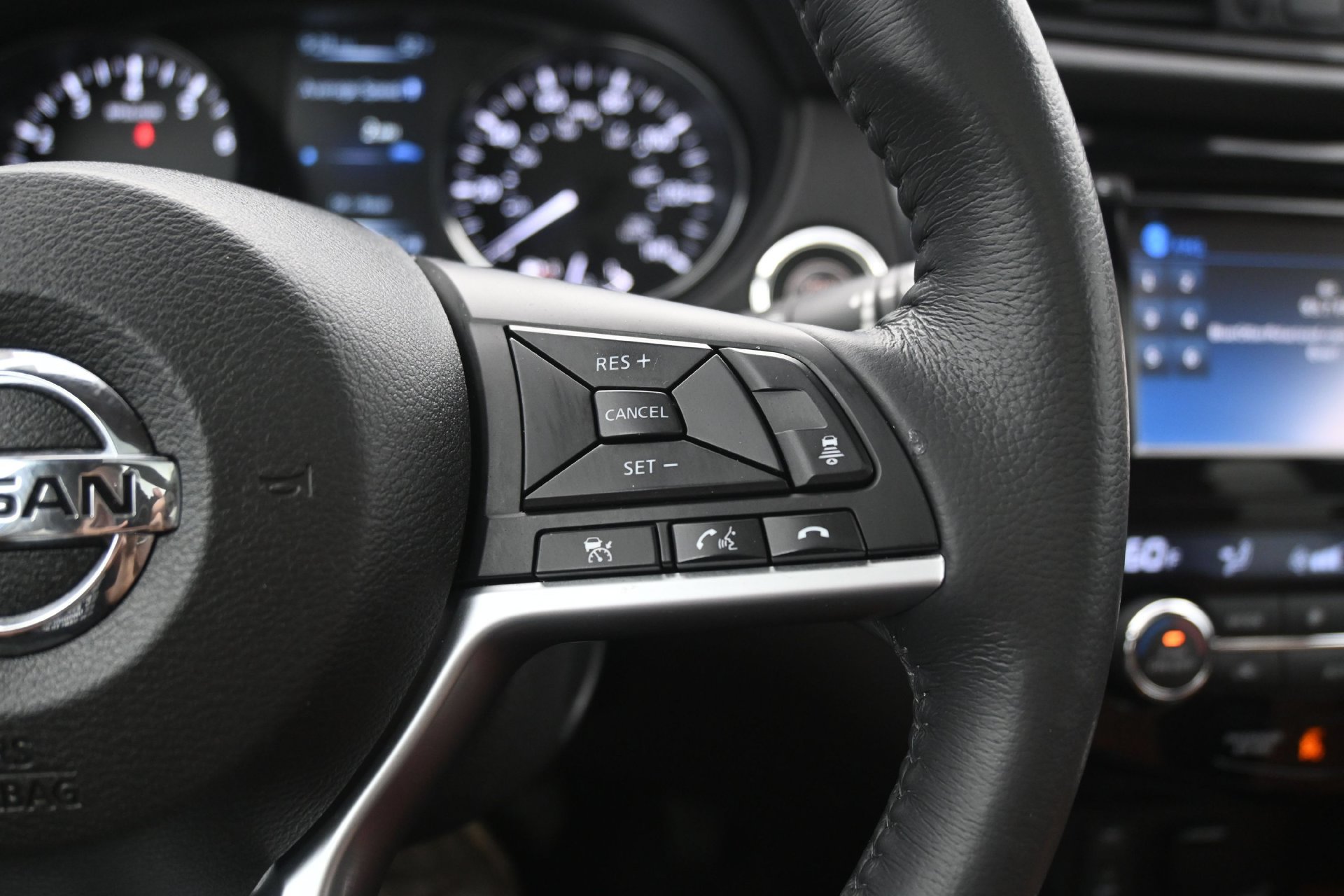 Used 2017 Nissan Rogue SL w/ SL Premium Package AWD/4WD image 25