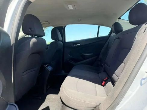 Used 2017 Chevrolet Cruze LT FWD image 9