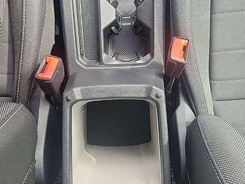 Certified 2025 Volkswagen Taos SE image 10