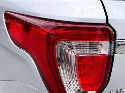 Used 2018 Ford Explorer Limited FWD image 29