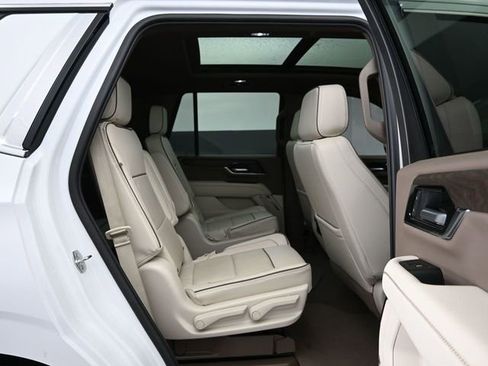 Used 2025 GMC Yukon Denali w/ Sun & Power Step Package image 40