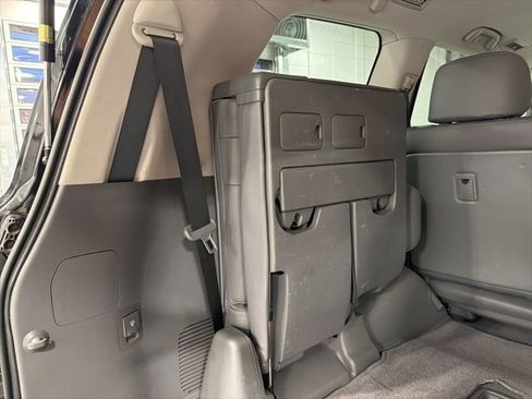 Used 2010 Lexus LX 570 4WD image 39