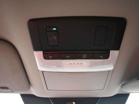 Used 2025 Nissan Pathfinder SV FWD image 28