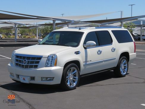 Used 2014 Cadillac Escalade ESV Platinum AWD/4WD image 8