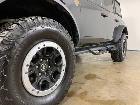 Used 2023 Ford Bronco Badlands w/ Sasquatch Package image 2