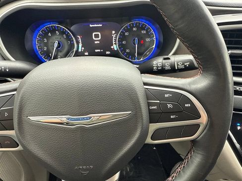Used 2020 Chrysler Pacifica Touring-L Plus FWD image 27