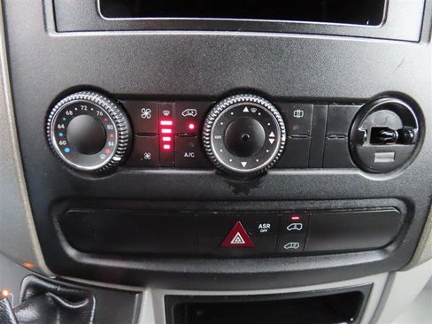 Used 2013 Mercedes-Benz Sprinter 2500 image 19