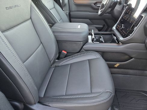 New 2026 GMC Yukon Denali w/ Sun & Power Step Package image 10