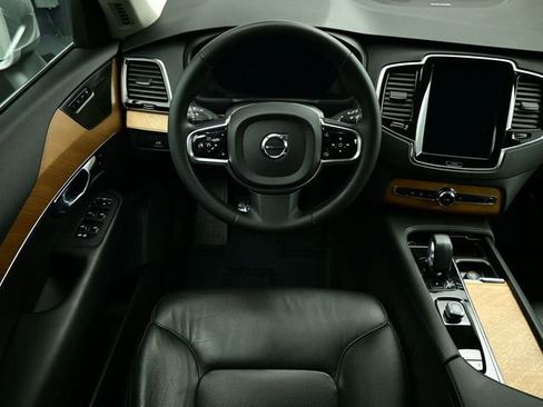 Used 2023 Volvo XC90 B6 Plus w/ Protection Package image 33