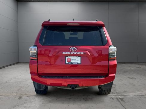 Certified 2020 Toyota 4Runner SR5 Premium AWD/4WD image 4