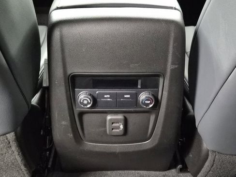 Used 2022 Buick Enclave Essence w/ Sport Touring Edition image 15