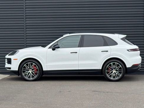 Certified 2024 Porsche Cayenne S AWD/4WD image 2