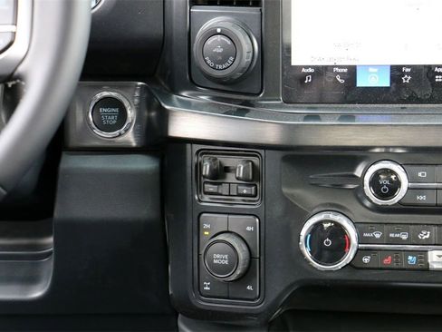 New 2026 Ford F250 Lariat w/ Black Appearance Package image 34