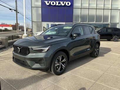New 2026 Volvo XC40 B5 Core w/ Climate Package