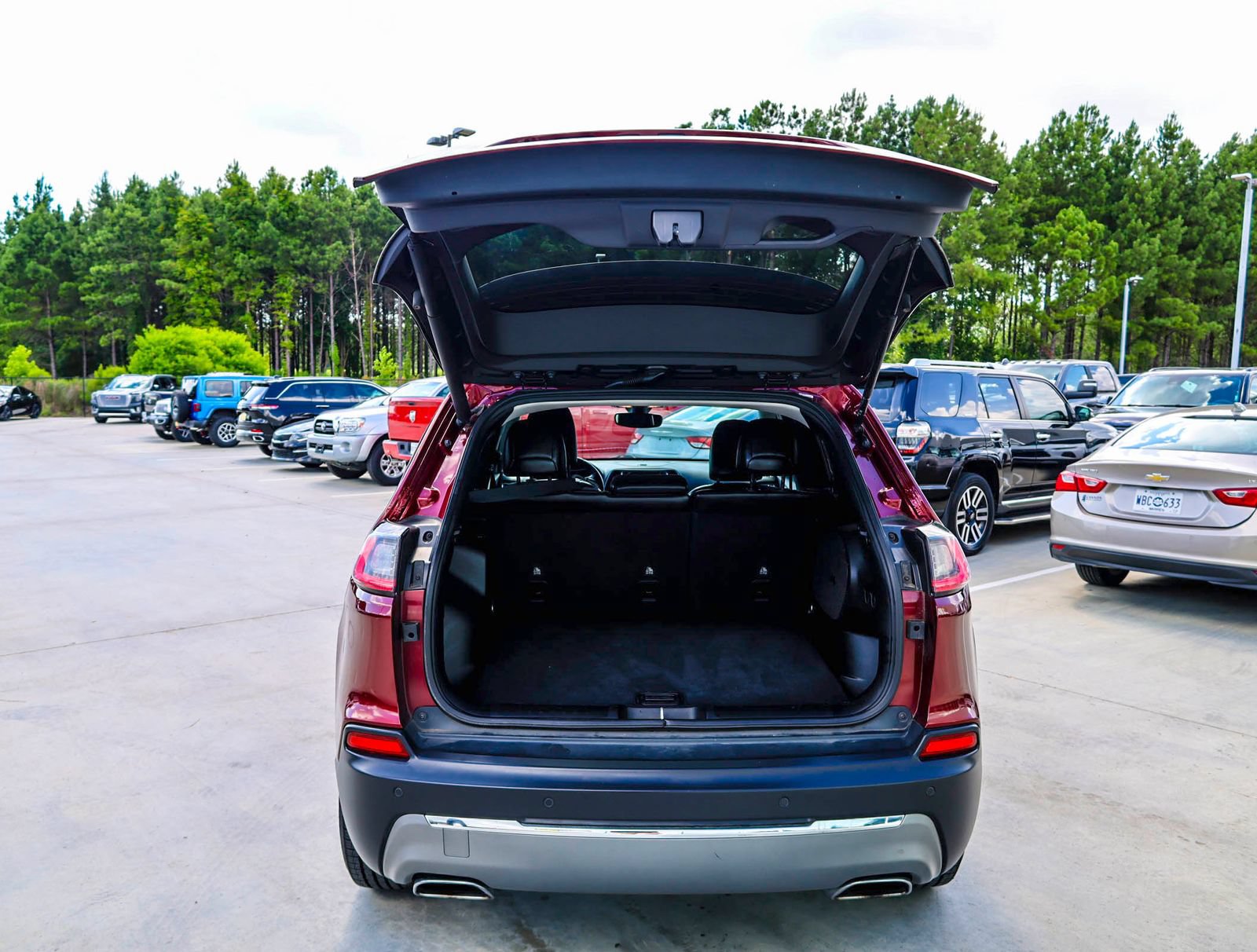 Used 2019 Jeep Cherokee Limited AWD/4WD image 6