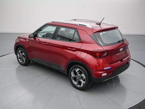 Used 2025 Hyundai Venue Limited FWD image 6
