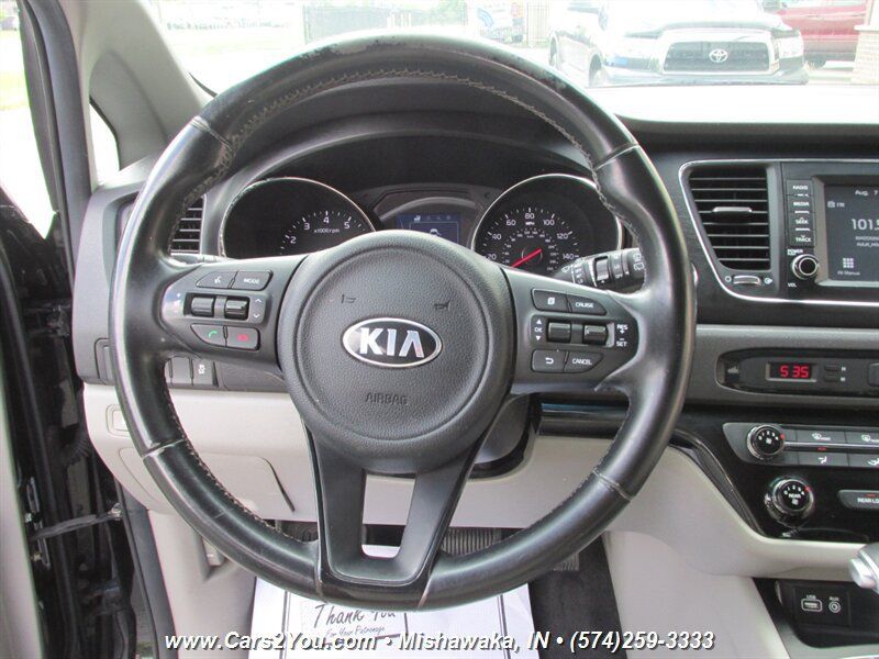 Used 2017 Kia Sedona LX w/ LX Essentials Premium Package FWD image 25