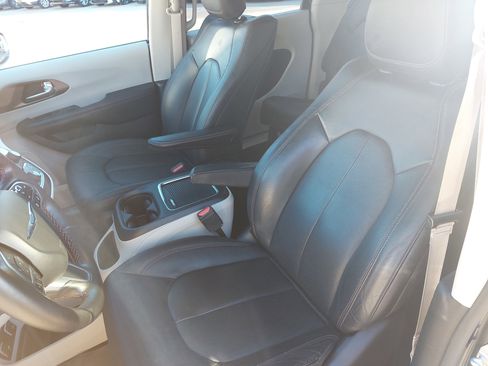 Used 2019 Chrysler Pacifica Touring-L Plus w/ Advanced Safetytec Group image 17
