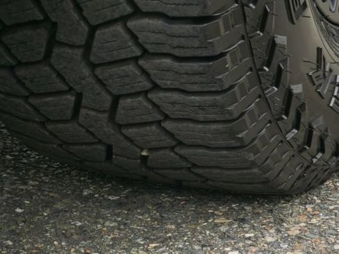 Used 2021 Toyota Tacoma TRD Off-Road w/ Technology Package AWD/4WD image 17