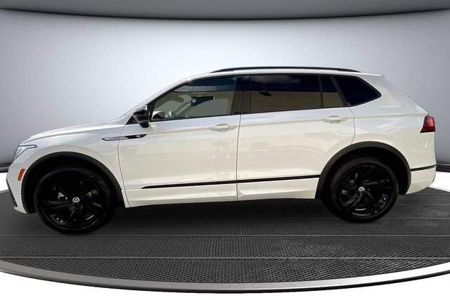 Used 2024 Volkswagen Tiguan SE R-Line FWD image 8