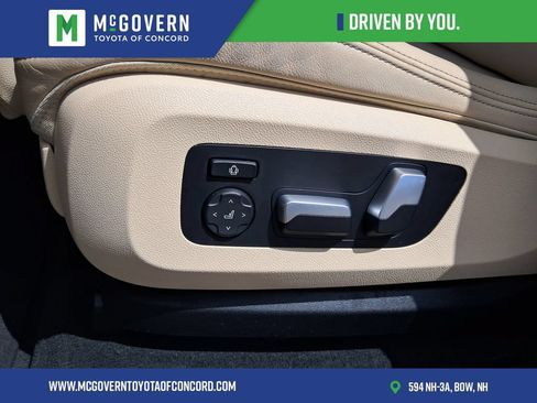 Used 2022 BMW X5 xDrive45e w/ Premium Package AWD/4WD image 18