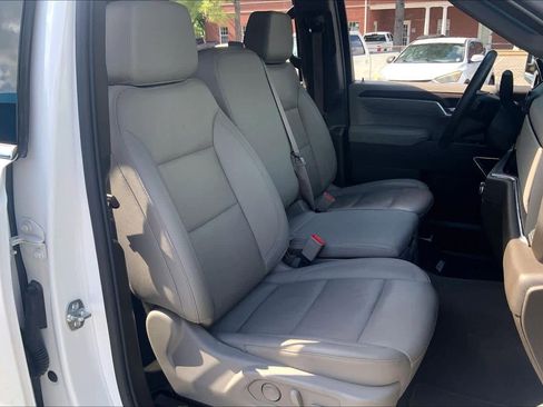 Used 2025 GMC Sierra 1500 SLT image 9