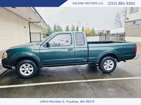Used 2001 Nissan Frontier XE image 2
